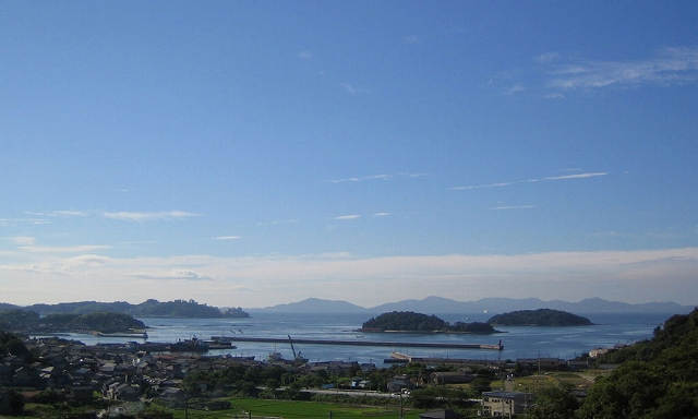 幡豆地区の三河湾国定公園前には「前島」「沖ノ島」といった小島が点在する。