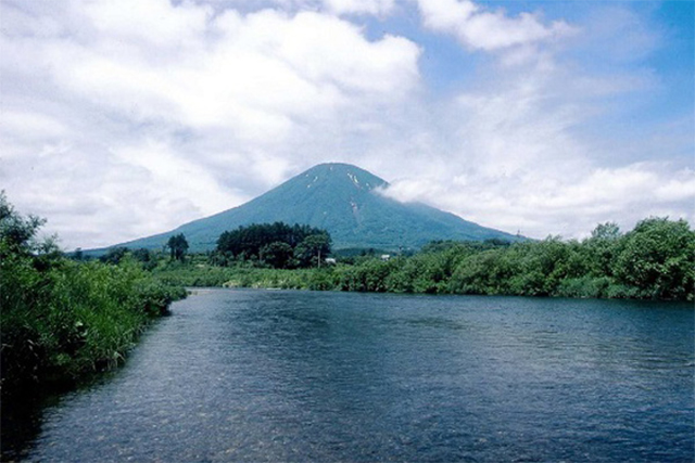 水はニセコワイス山系の雪清水と、羊蹄山からの｢噴出し湧水｣を使用。