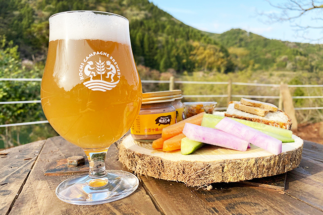 物部川のほとりで県産素材を使ったビールとフードを堪能！