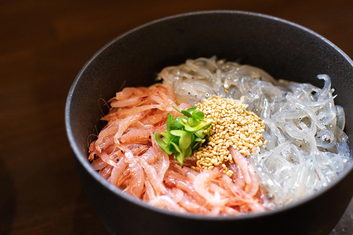 釜揚げ桜えびと生しらすの丼ぶり